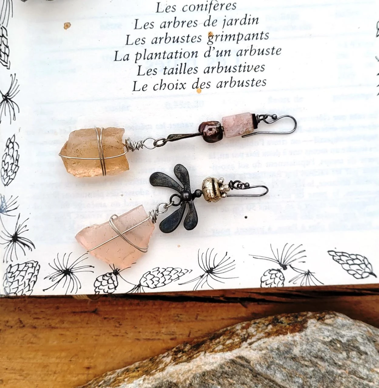 Asymmetric essential earrings, city pebbles beach glass.. – photo 4